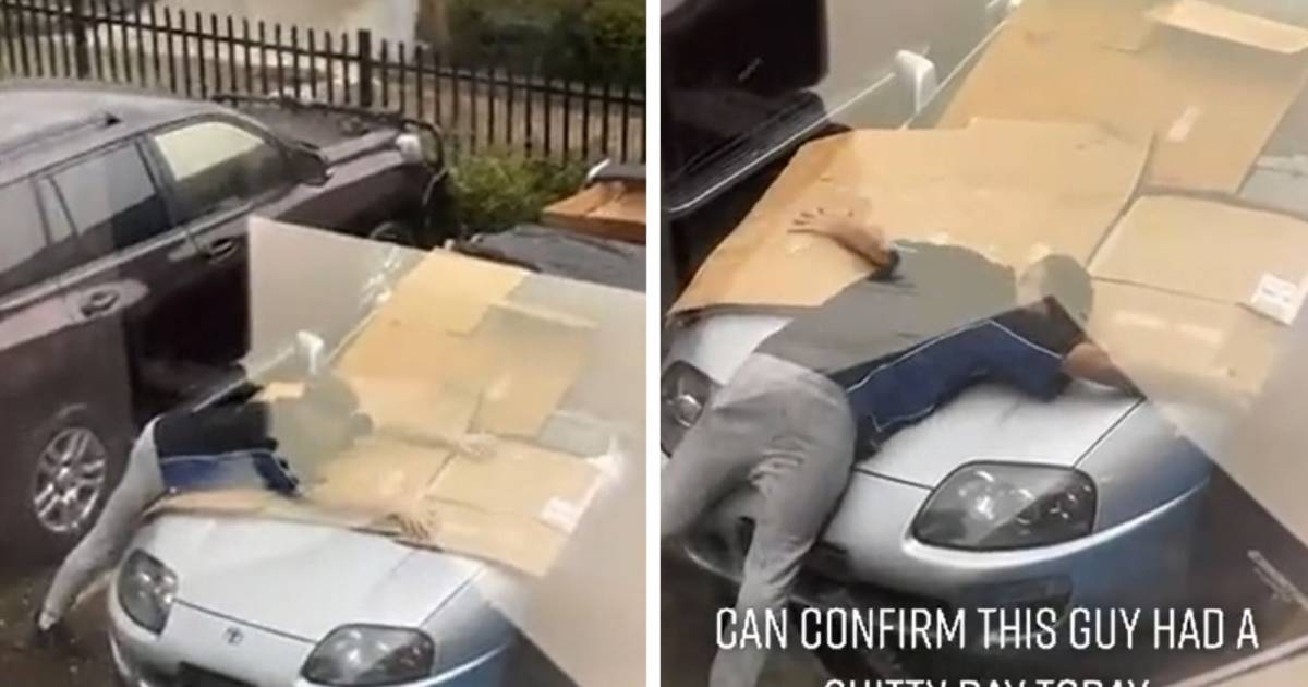 il tente de sauver sa voiture de la grele en se couchant dessus avec des cartons insolite 7sur7 be