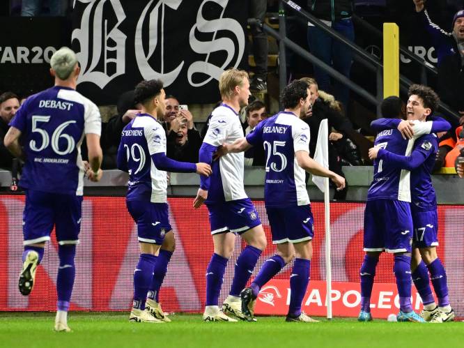Geen hoogstaand voetbal, wel weer 3 punten: Anderlecht pakt cadeaus van Cercle uit en blijft leider na 3-0-zege