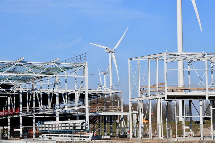 Loodsen in aanbouw.