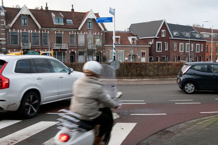 De rotonde op het Noorderplein in Deventer krijgt een opknapbeurt.