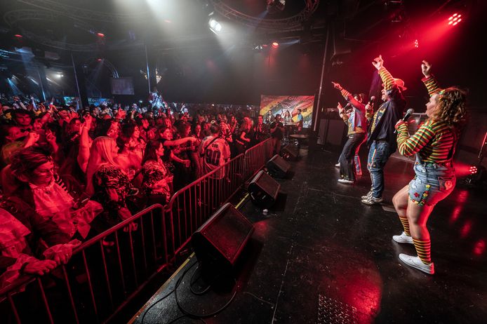 Het Groesbeekse Schlagerfestival in bar-dancing De Hoeve Groesbeek vorig jaar, ook toen al druk.
