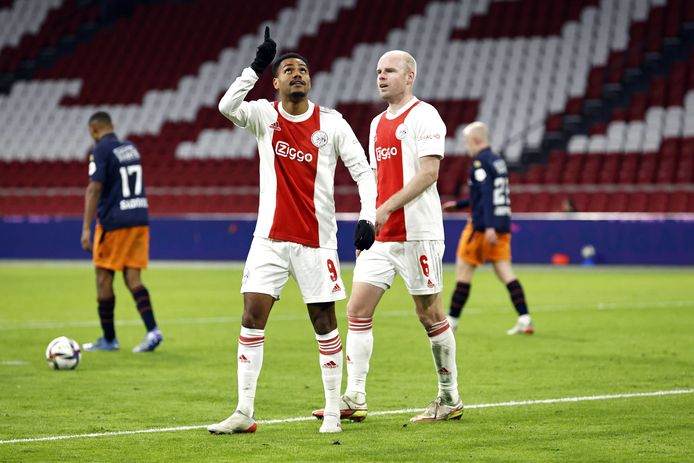 Danilo (l) and Davy Klaassen celebrate Ajax's 5-0 against Willem II.