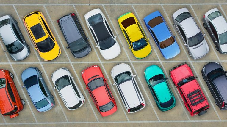 Elektrische auto's zorgen er mede voor dat er tonnen extra druk komen op de vloeren van parkeergarages. Beeld Dreamstime