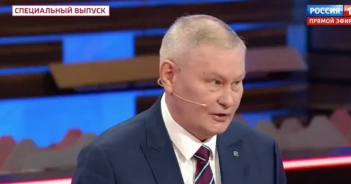 Kritische Russische ex-kolonel loopt weer in de pas