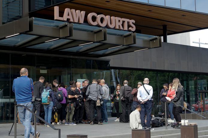 Media wachten bij de rechtbank in Christchurch.