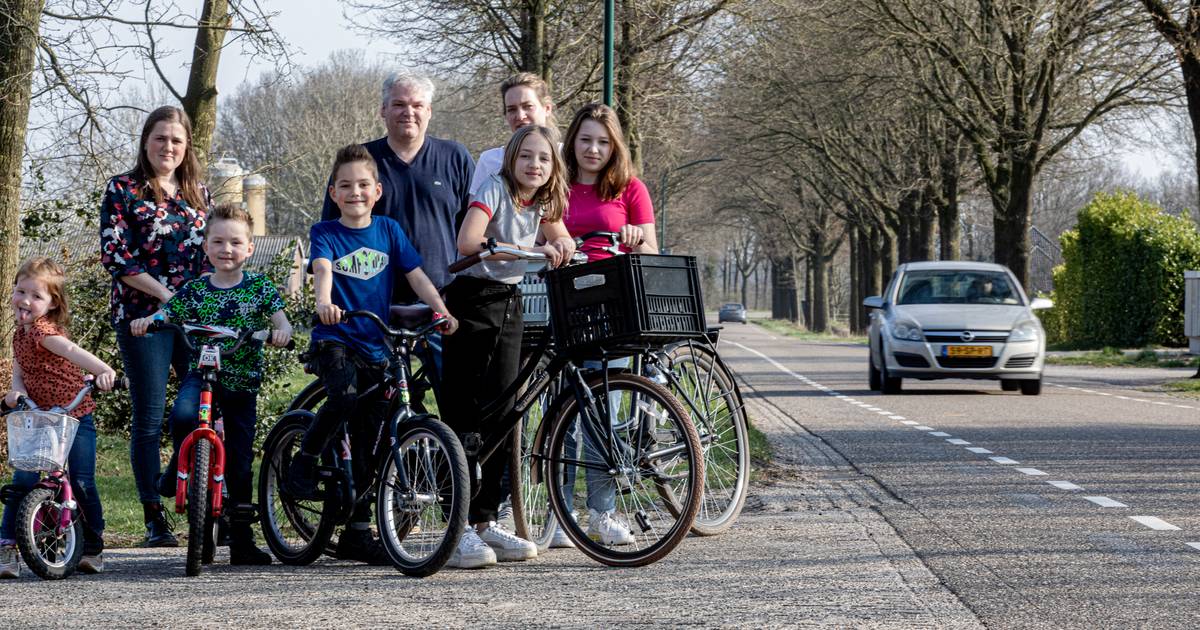 Hoogeloon tekent petitie voor fietspad: ‘Het is hier levensgevaarlijk voor kinderen’