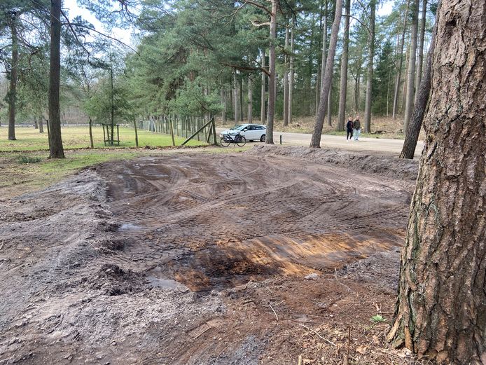 Terwijl rechtszaken nog lopen, is naast het Eper hertenkamp de bouw van een nieuwe kiosk al voorbereid.