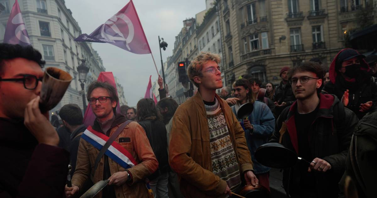 Макрон после новых демонстраций во Франции: «Никто, особенно я, не может быть к этому глух» |  снаружи