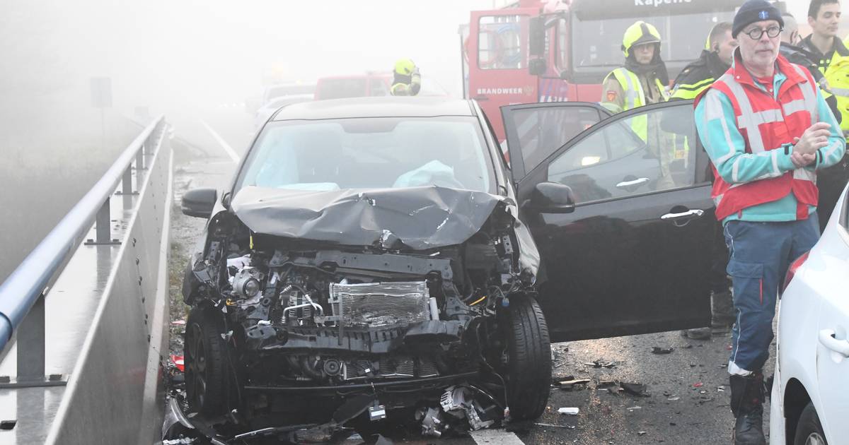 Kop-staartbotsing op A58 bij Goes, file richting Vlissingen.