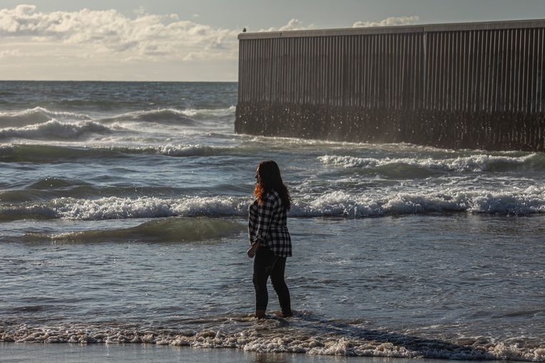 Het strand van Tijuana is vrijwel verlaten. Beeld Alejandro Cegarra