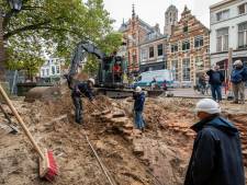 Zevenhonderd jaar oud fundament van toren Grote Kerk in Zwolle aangetroffen (en dat is niet het enige)