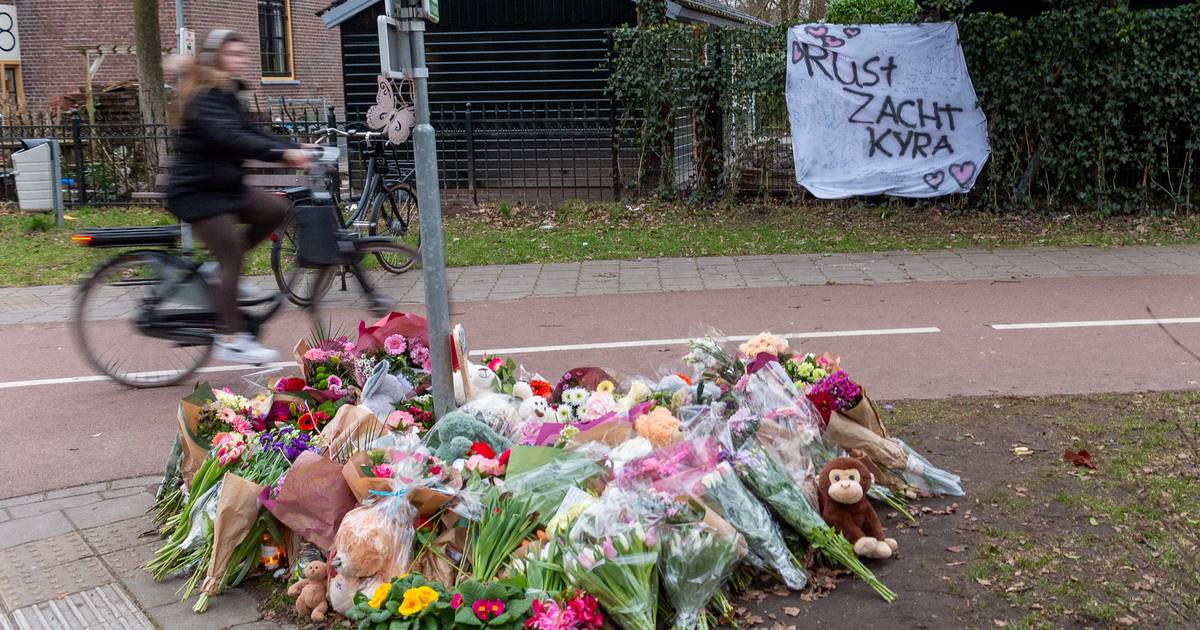 ‘Rust zacht Kyra’, staat er op het spandoek bij de plek van het fatale ongeluk in Epe: ‘Afschuwelijk’.