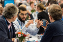 Deelnemers aan een eerdere G1000-bijeenkomst met elkaar in gesprek.