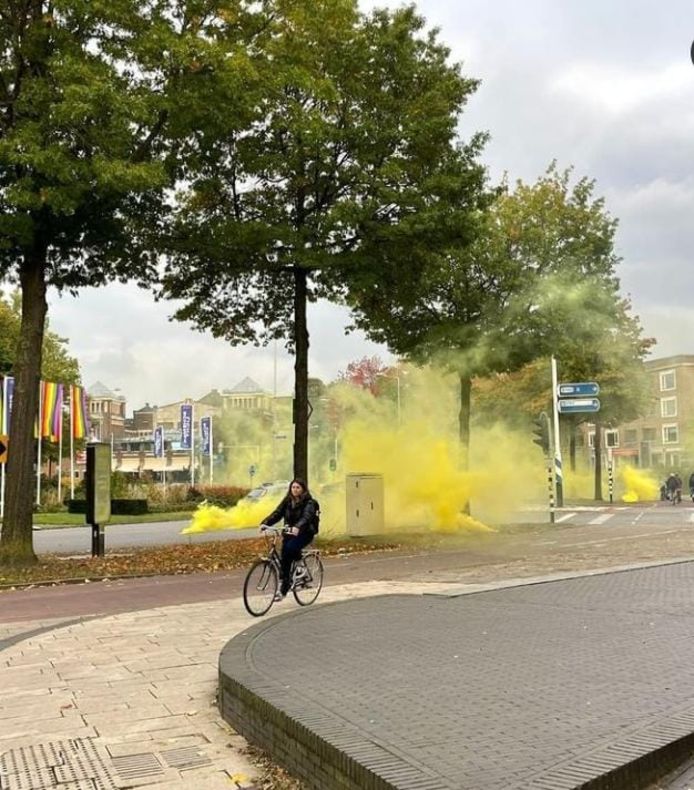 Gele rook op het Keizer Karelplein.