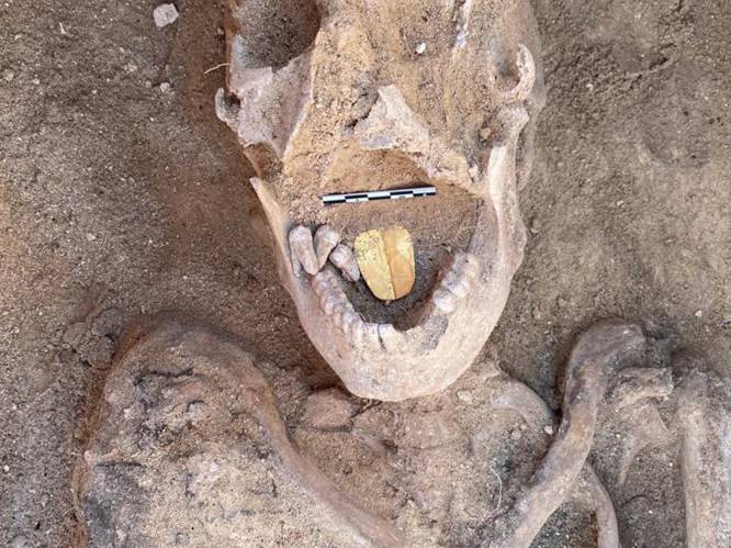 Archeologen vinden mummies met gouden tongen in Egypte