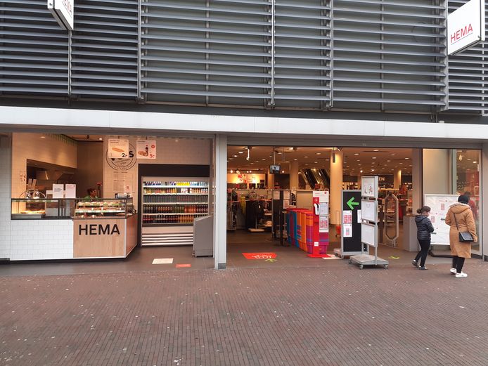 Geweldig tussen Gezicht omhoog Amersfoortse Action en Hema gewoon open, tot ergernis van minister De Jonge  | Amersfoort | destentor.nl