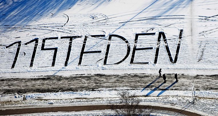 '11 steden', in de sneeuw geschreven op het ijs bij Bartlehiem. Beeld epa