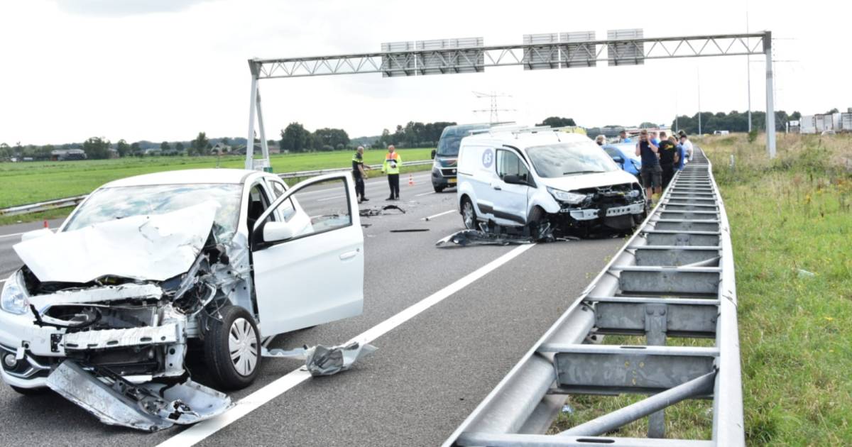 Veertien voertuigen betrokken bij ongeval op A12 bij Woerden.