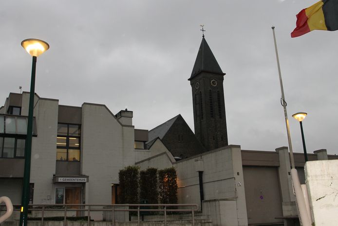 Het gemeentehuis van Oostrozebeke.