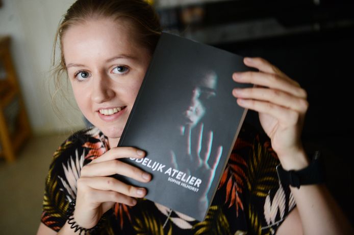 Sophie Hilhorst studeert Fysiotherapie, maar mocht ze als schrijfster doorbreken: helemaal prima.