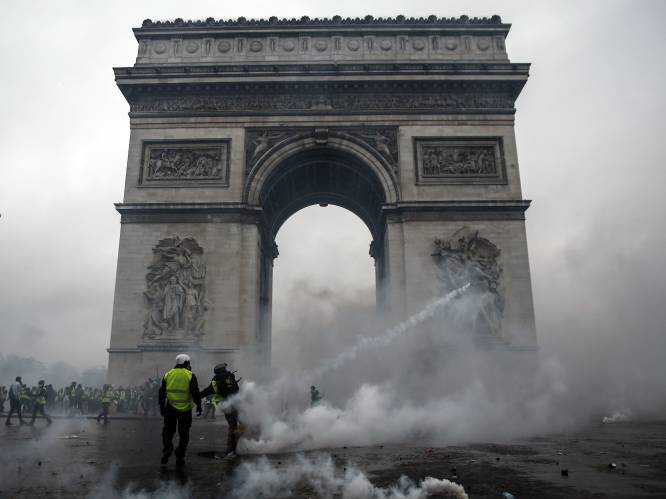 Duizenden agenten in Parijs op de been voor protesten ‘gele hesjes’