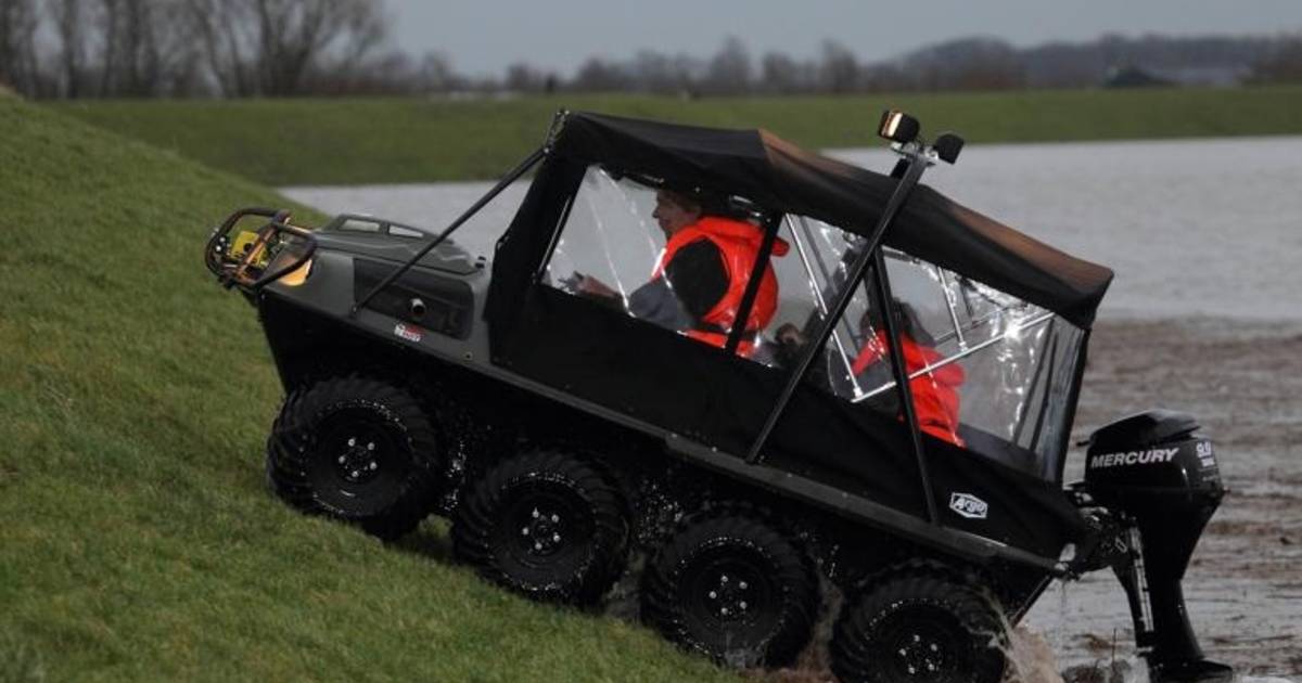 Met amfibievoertuig naar school