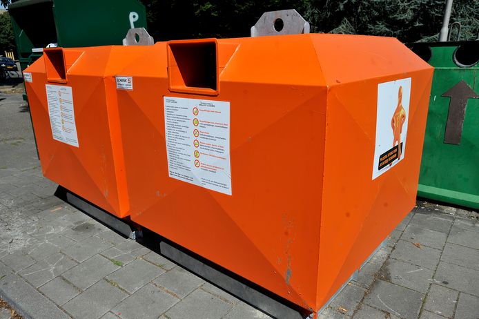Er moeten zes oranje containers terugkeren in het Roosendaalse straatbeeld, maar die zijn nog niet geplaatst.