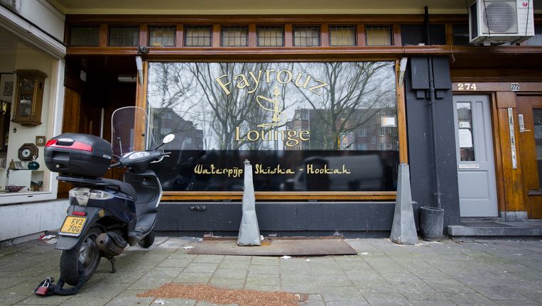 Een voorbijganger vond in de ochtend een hoofd voor het waterpijpcafé aan de Amstelveenseweg Beeld anp
