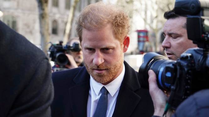 Le prince Harry fait une apparition surprise lors d’une audience contre un tabloïd à Londres