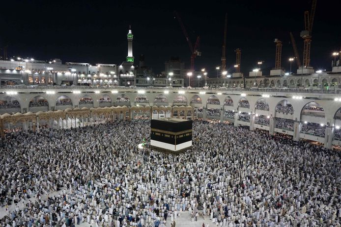 Moslima's zouden worden lastig gevallen in het heilige der heiligen van de islam.