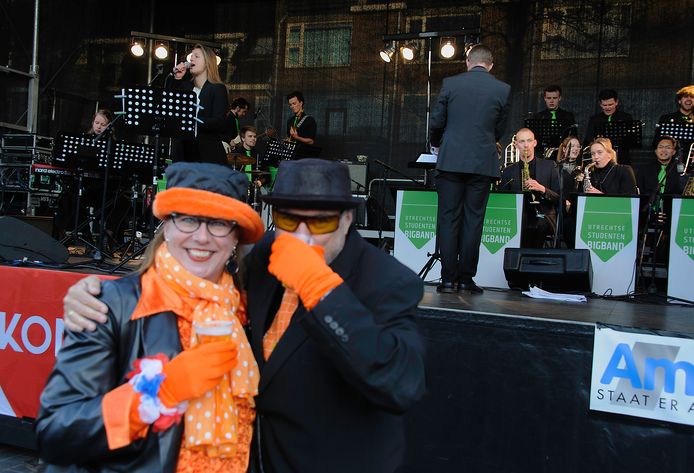 Koningsconcert op het Statenplein in Dordrecht.
