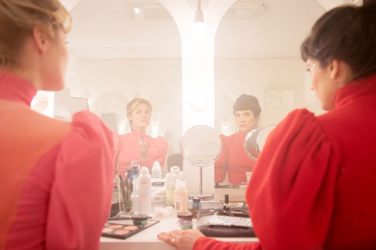 Zwanensprong, met Julia van der Vlugt (links) en Lidewij Mahler. Beeld Nadine Maas