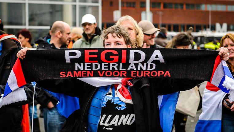 Aanhangers van de Nederlandse tak van Pegida tijdens een demonstratie in Rotterdam. Beeld anp