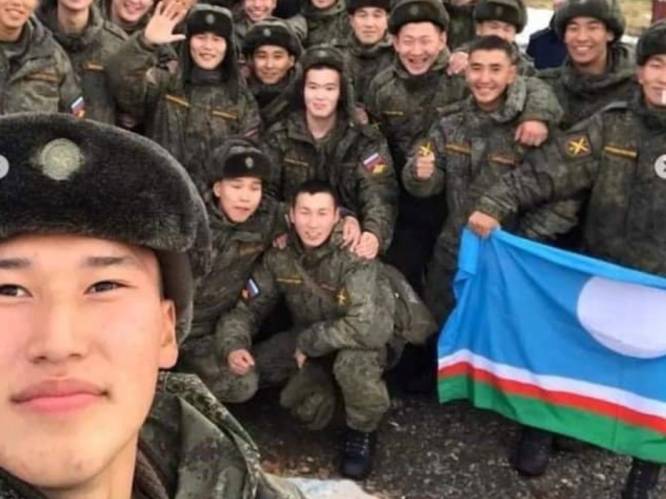 Poetin laat vooral tweederangsburgers sneuvelen, blijkt uit onderzoek van 5.801 gedode soldaten: “Etnische minderheden zijn kanonnenvlees”