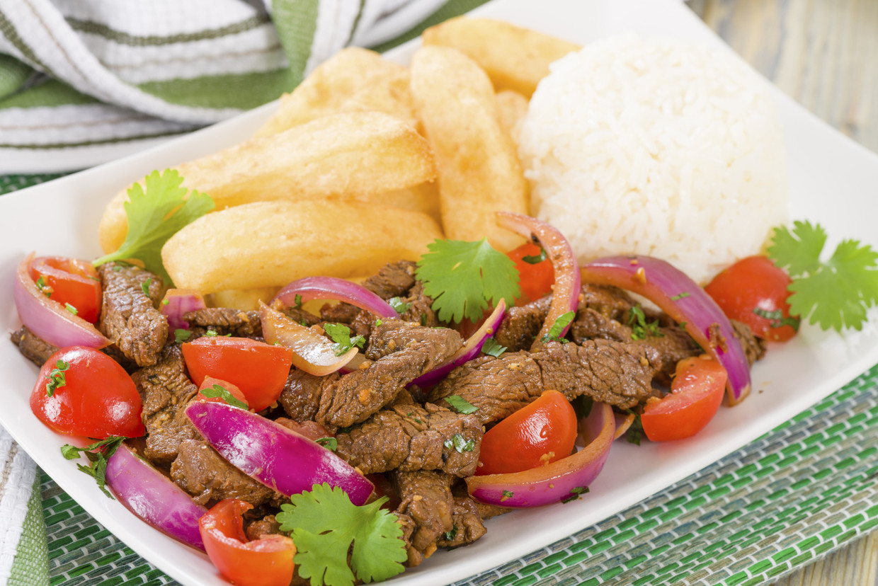 Lomo saltado is een typisch Peruviaans gerecht, dat we ook bij ons steeds vaker zullen tegenkomen. Beeld thinkstock