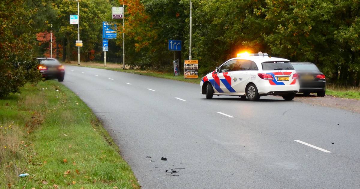 Flinke schade aan twee auto’s bij botsing op weg tussen Oss en Heesch.