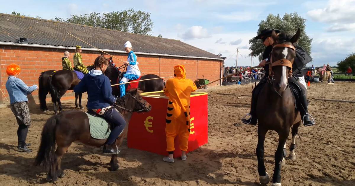 Stripfiguren doen aan ringrijden in Meliskerke