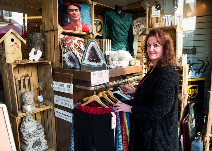 Linda van de Kuinder van de Gezellige Winkel ShopInShop gaat bij de gemeente Stichtse Vecht gebruikmaken van de steunregeling voor ondernemers.