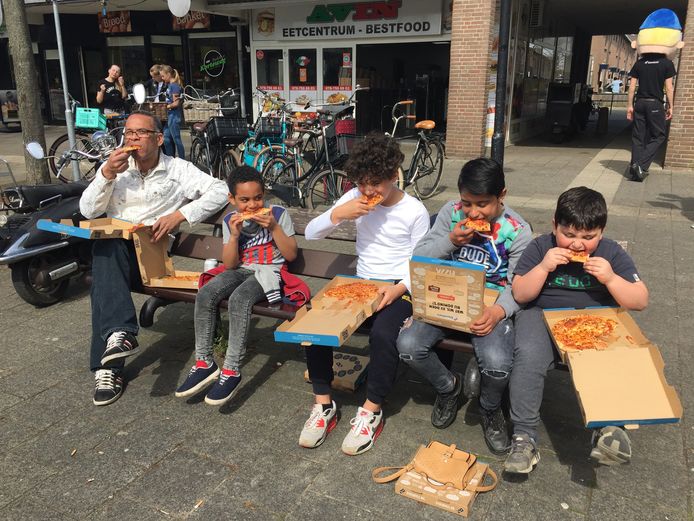 In Dordrecht trokken de gratis pizza's van Domino's afgelopen april nog honderden liefhebbers.