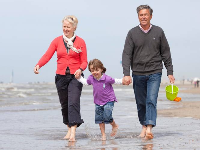 Steeds meer grootouders nemen kleinkinderen mee op vakantie (en betalen de rekening)