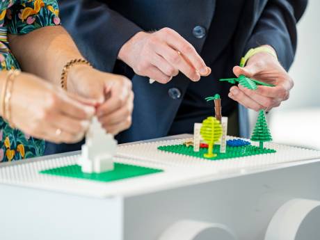 Jonathan knutselde een slimme Lego-stad en mocht toen bij de speelgoedmaker werken