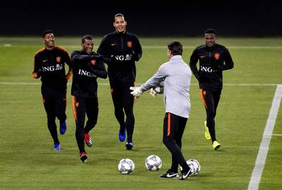 Fotoserie | Oranje werkt laatste training af voor duel met Duitsland