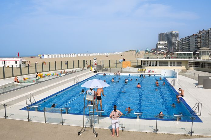 piscina sulla spiaggia