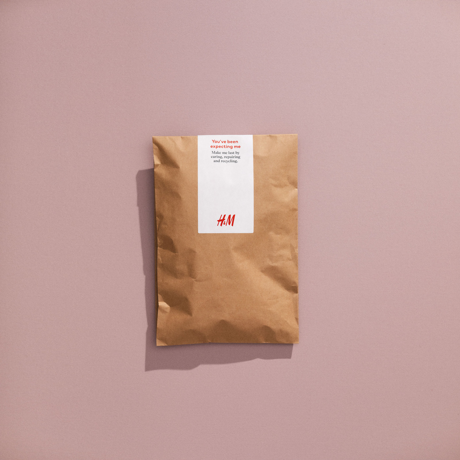 Betert H&M zijn leven met papieren envelop? | Trouw