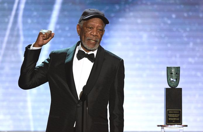 Morgan Freeman moet zijn lifetime achivement award terug inleveren.