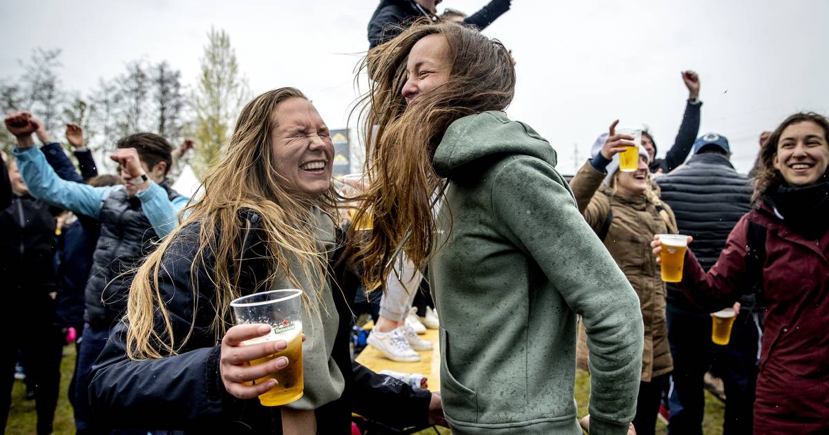 Aantal Nieuwe Coronabesmettingen Sterk Gedaald In Nederland Ziekenhuisopnames Wel In Stijgende Lijn Buitenland Hln Be