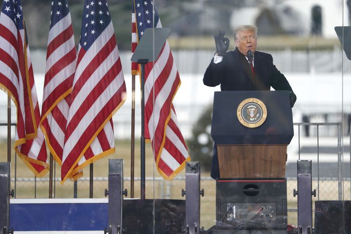 Donald Trump spreekt het publiek toe aan het Capitool op 6 januari 2021