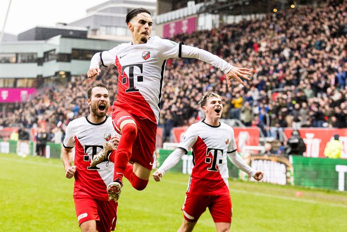 Othmane Boussaid viert de prachtige 1-0.