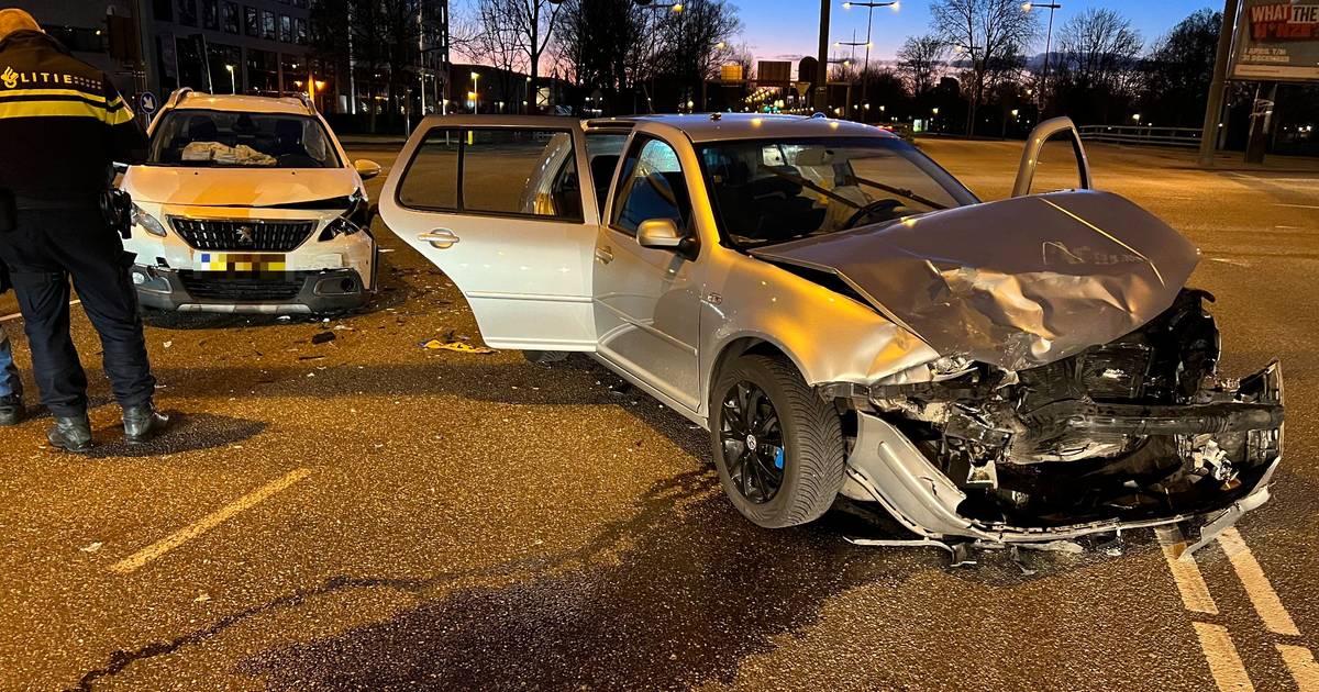 Une autre collision à l’intersection notoire de Deventer.  “J’avais du vert, pas moi !”  |  Deventer