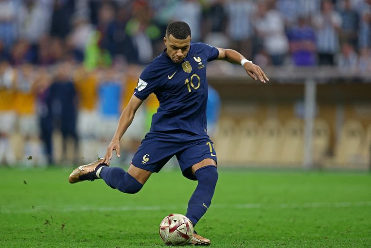 Kylian Mbappé scoort drie keer. Beeld REUTERS